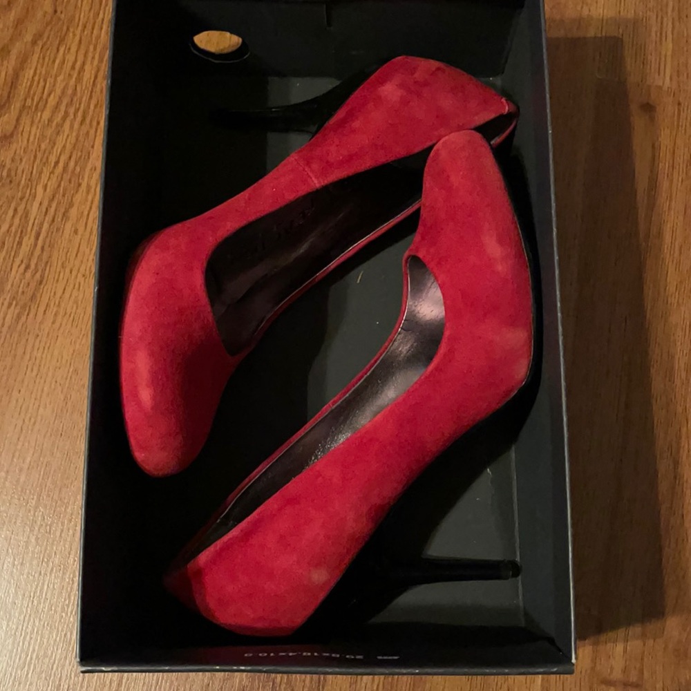 Kenneth Cole reaction heels